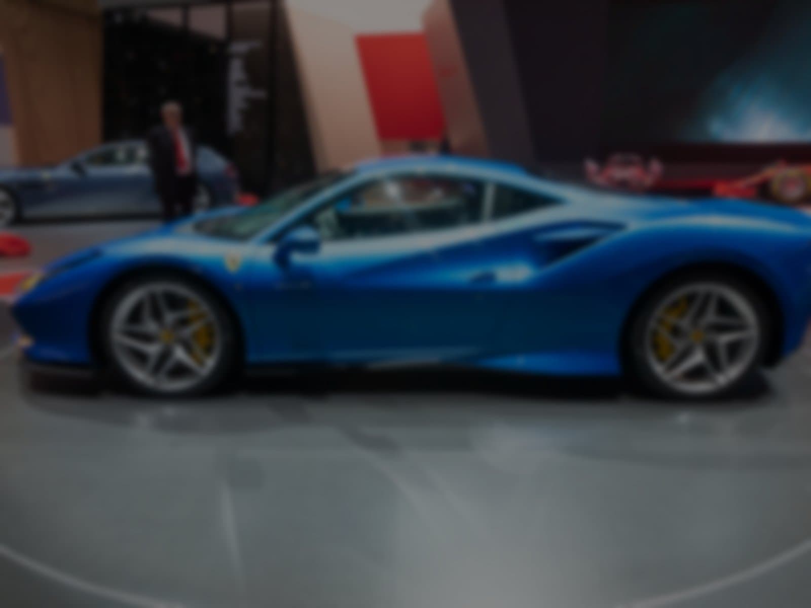 Ferrari F8 Tributo en fond