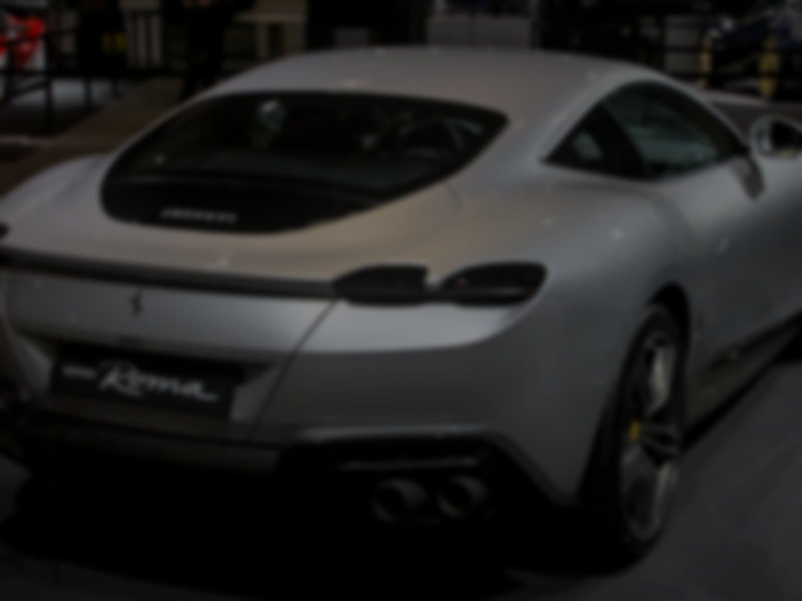 Ferrari Roma grise devant le Mucem à Marseille